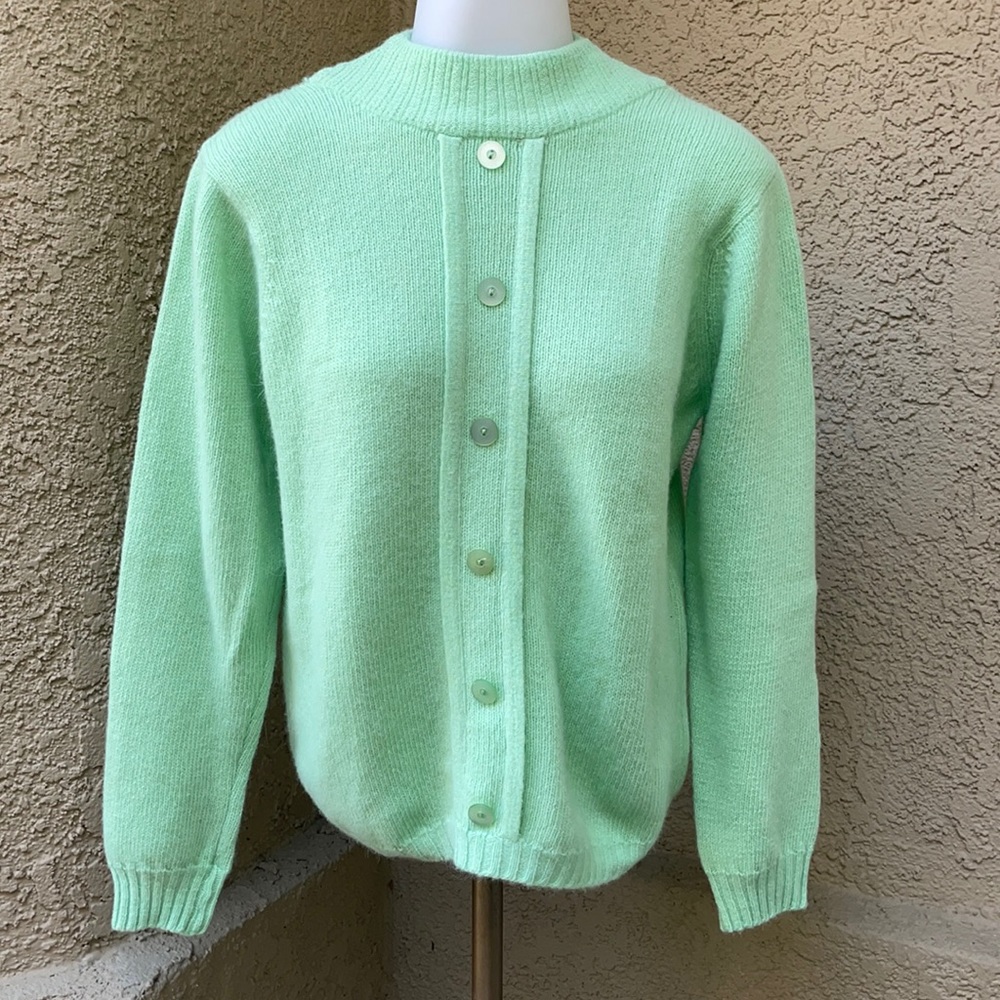 Vintage 60โs light green wool/fur fiber sweater